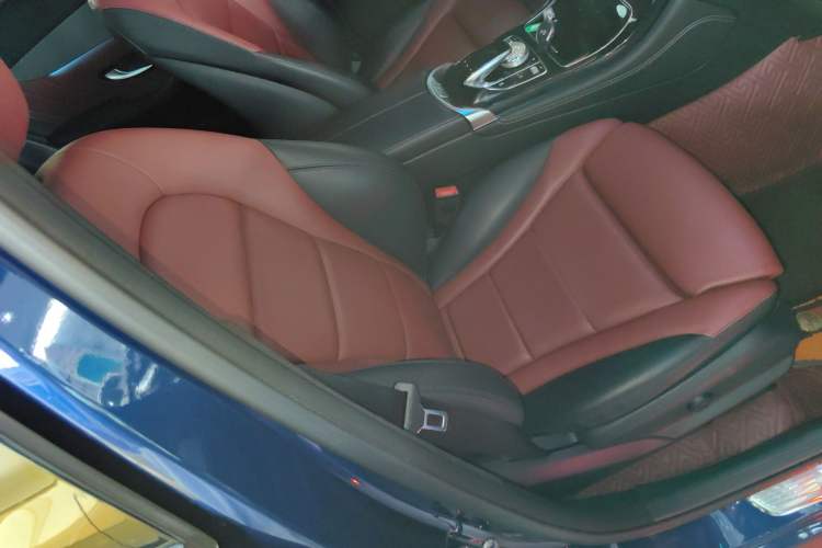 Used Mercedes-Benz GLC Coupe 2019 Facelift GLC 200 4MATIC Coupe SUV Right Front Seat