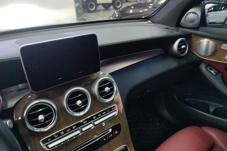 Used Mercedes-Benz GLC Coupe 2019 Facelift GLC 260 4MATIC Coupe SUV Audio And AC Panel