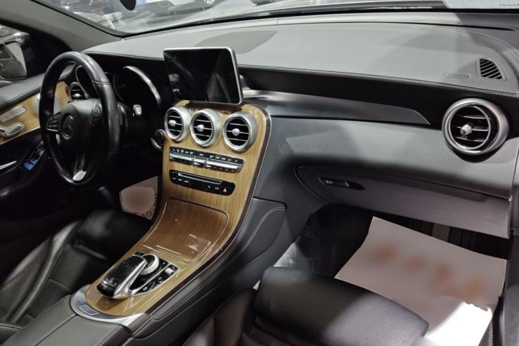 Used Mercedes-Benz GLC Coupe 2019 GLC 260 4MATIC Coupe SUV Center Console