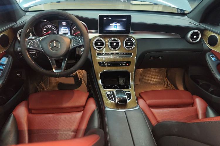 Used Mercedes-Benz GLC Coupe 2019 GLC 260 4MATIC Coupe SUV Center Console