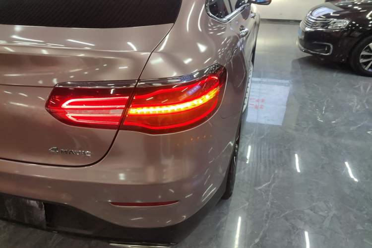 Used Mercedes-Benz GLC Coupe 2019 Facelift GLC 260 4MATIC Coupe SUV Exterior 7