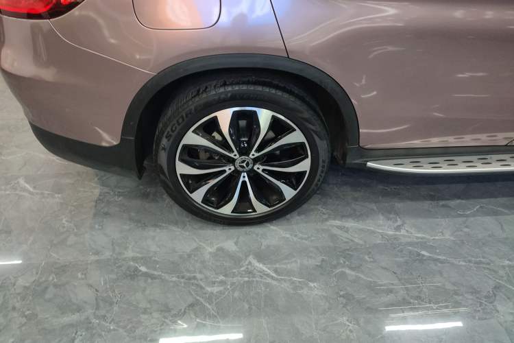 Used Mercedes-Benz GLC Coupe 2019 Facelift GLC 260 4MATIC Coupe SUV Exterior 8
