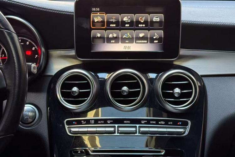 Used Mercedes-Benz GLC Coupe 2019 GLC 200 4MATIC Coupe SUV Interior 3