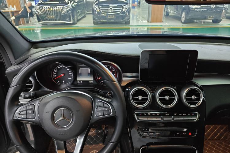 Used Mercedes-Benz GLC Coupe 2019 GLC 260 4MATIC Coupe SUV Interior 3