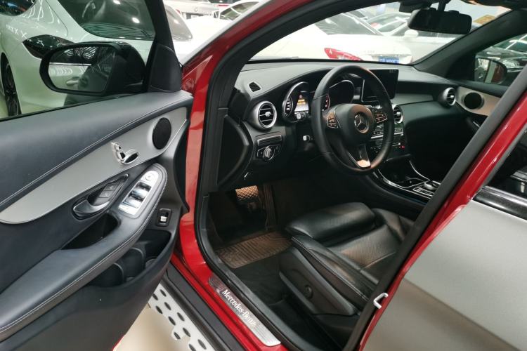 Used Mercedes-Benz GLC Coupe 2019 GLC 200 4MATIC Coupe SUV Interior 3