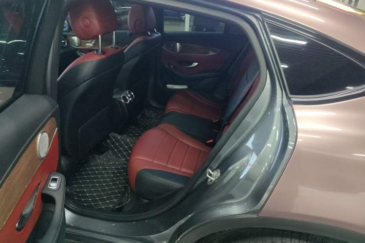 Used Mercedes-Benz GLC Coupe 2019 Facelift GLC 260 4MATIC Coupe SUV Interior 4