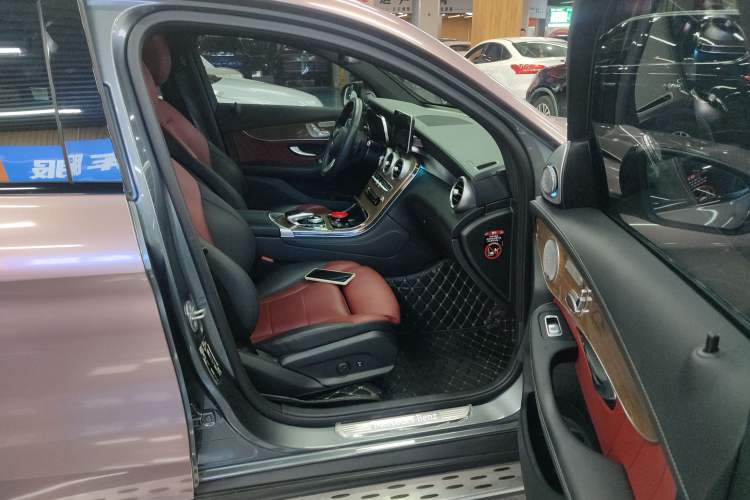 Used Mercedes-Benz GLC Coupe 2019 Facelift GLC 260 4MATIC Coupe SUV Right Front Seat