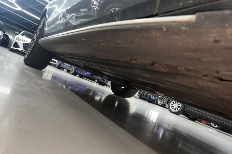 Used Mercedes-Benz GLC Coupe 2019 GLC 260 4MATIC Coupe SUV Right Side Sill
