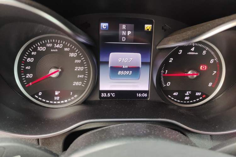 Used Mercedes-Benz GLC Coupe 2019 Facelift GLC 260 4MATIC Coupe SUV Odometer Close Up