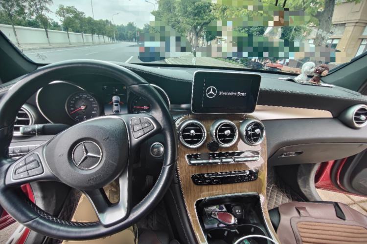 Used Mercedes-Benz GLC Coupe 2019 Facelift GLC 260 4MATIC Coupe SUV Center Console