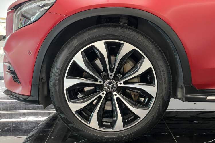 Used Mercedes-Benz GLC Coupe 2019 GLC 260 4MATIC Coupe SUV Exterior 6