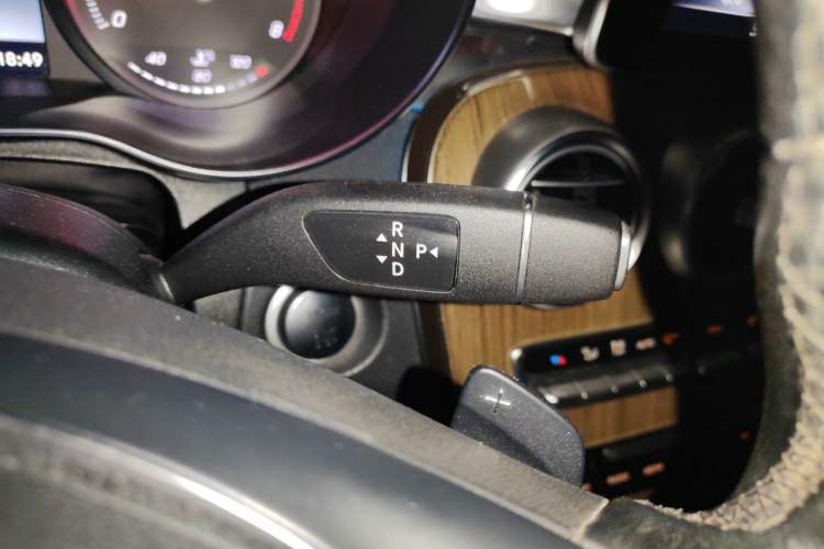 Used Mercedes-Benz GLC Coupe 2019 Facelift GLC 260 4MATIC Coupe SUV Gear Lever