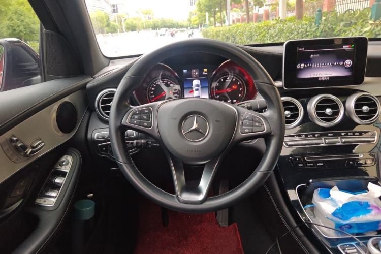 Used Mercedes-Benz GLC Coupe 2019 Facelift GLC 200 4MATIC Coupe SUV Steering Wheel