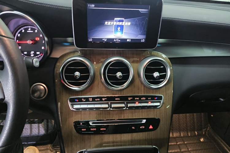 Used Mercedes-Benz GLC Coupe 2019 Facelift GLC 260 4MATIC Coupe SUV Audio And AC Panel