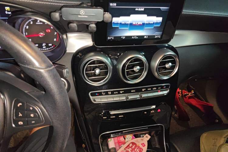 Used Mercedes-Benz GLC Coupe 2019 Facelift GLC 200 4MATIC Coupe SUV Audio And AC Panel