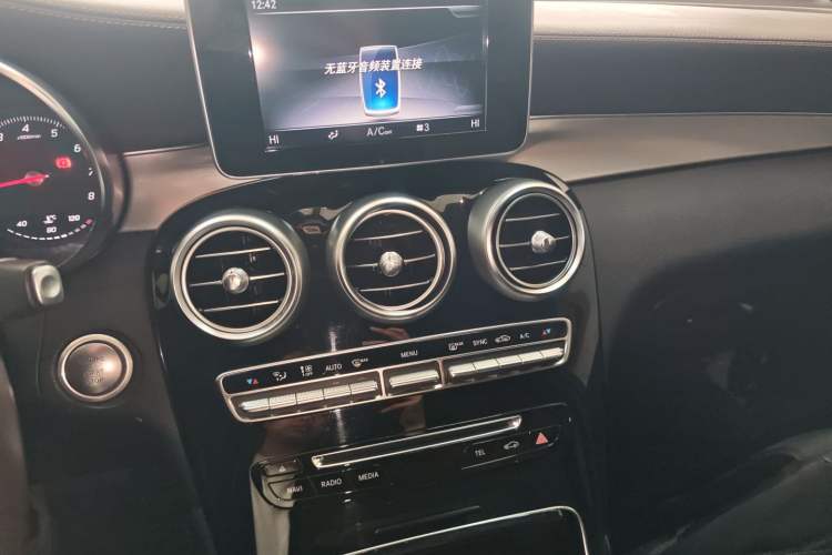 Used Mercedes-Benz GLC Coupe 2019 Facelift GLC 200 4MATIC Coupe SUV Audio And AC Panel
