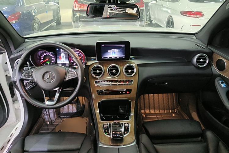 Used Mercedes-Benz GLC Coupe 2019 Facelift GLC 260 4MATIC Coupe SUV Center Console