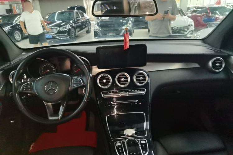 Used Mercedes-Benz GLC Coupe 2019 GLC 200 4MATIC Coupe SUV Center Console