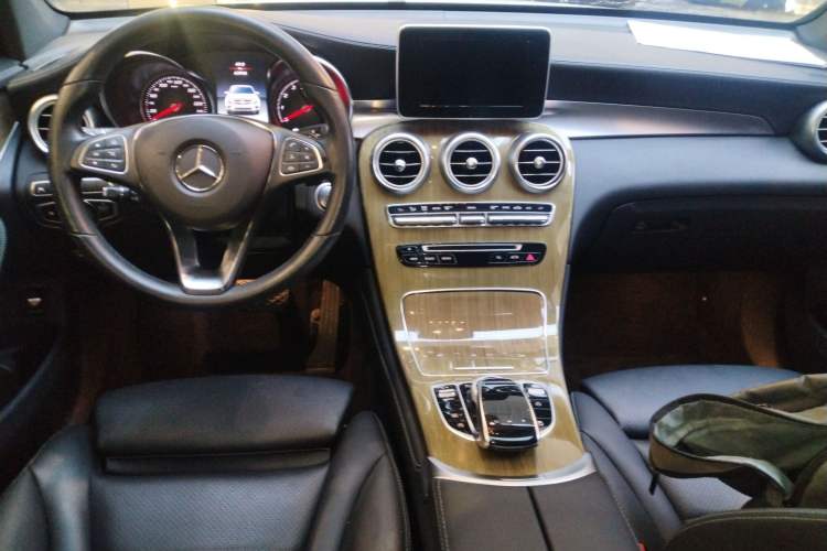 Used Mercedes-Benz GLC Coupe 2019 GLC 260 4MATIC Coupe SUV Center Console