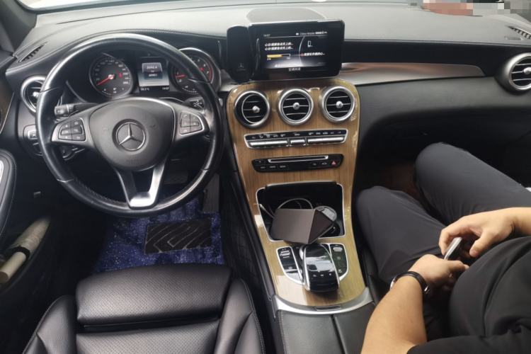 Used Mercedes-Benz GLC Coupe 2019 GLC 260 4MATIC Coupe SUV Center Console