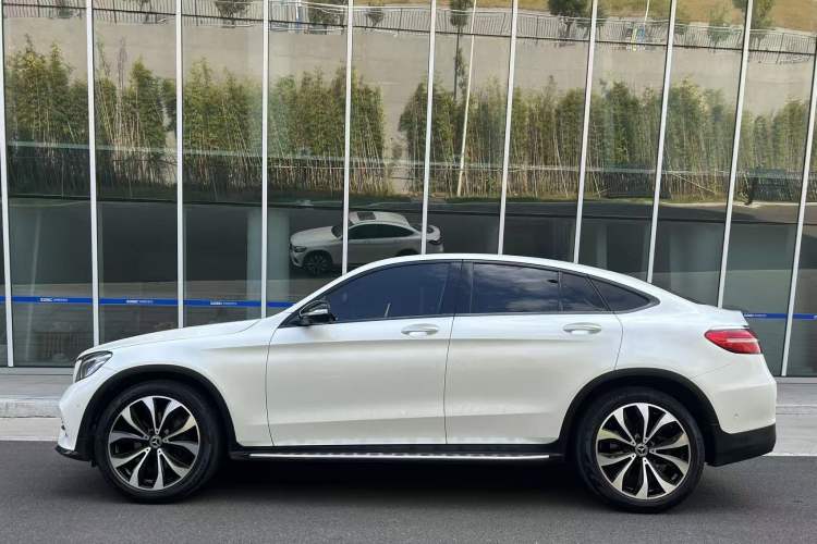 Used Mercedes-Benz GLC Coupe 2019 GLC 260 4MATIC Coupe SUV Exterior 2