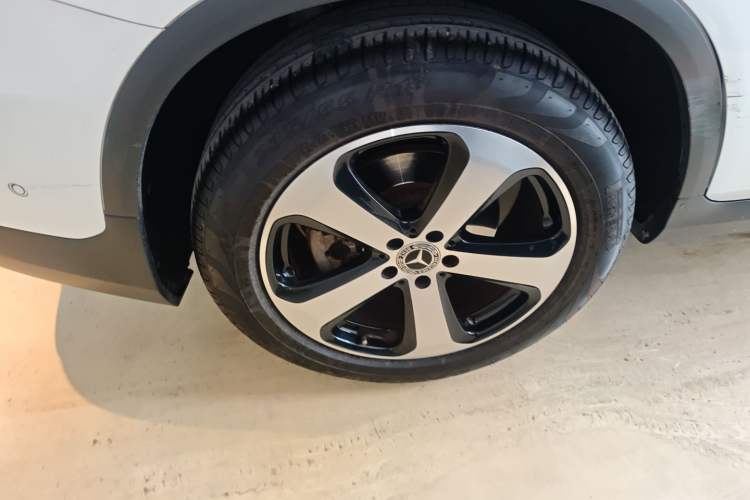 Used Mercedes-Benz GLC Coupe 2019 Facelift GLC 200 4MATIC Coupe SUV Exterior 3