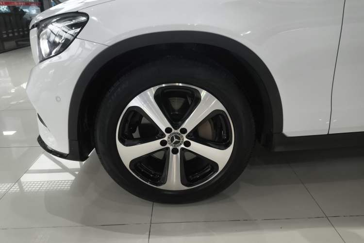 Used Mercedes-Benz GLC Coupe 2019 Facelift GLC 200 4MATIC Coupe SUV Exterior 4