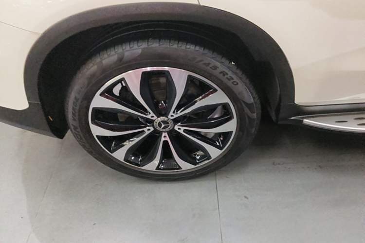 Used Mercedes-Benz GLC Coupe 2019 Facelift GLC 260 4MATIC Coupe SUV Exterior 5