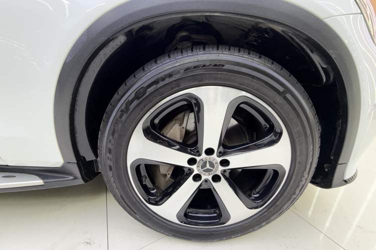 Used Mercedes-Benz GLC Coupe 2019 Facelift GLC 200 4MATIC Coupe SUV Exterior 5