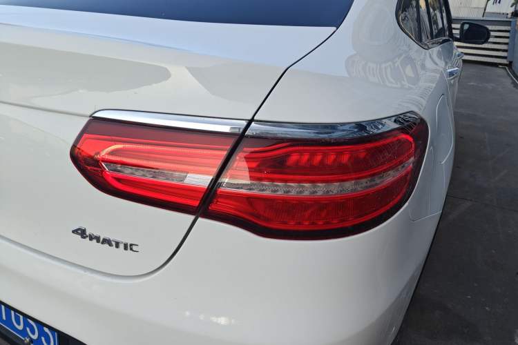 Used Mercedes-Benz GLC Coupe 2019 Facelift GLC 260 4MATIC Coupe SUV Exterior 6
