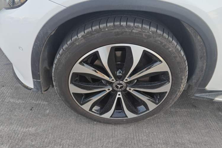 Used Mercedes-Benz GLC Coupe 2019 Facelift GLC 260 4MATIC Coupe SUV Exterior 7