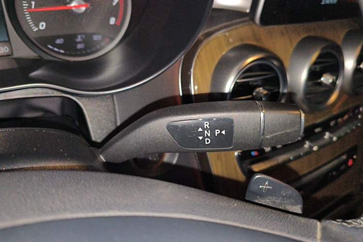 Used Mercedes-Benz GLC Coupe 2019 Facelift GLC 260 4MATIC Coupe SUV Gear Lever