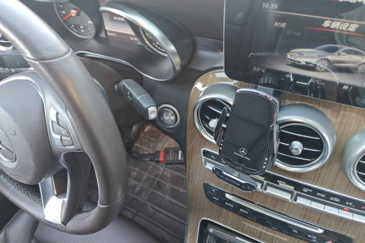 Used Mercedes-Benz GLC Coupe 2019 Facelift GLC 260 4MATIC Coupe SUV Gear Lever