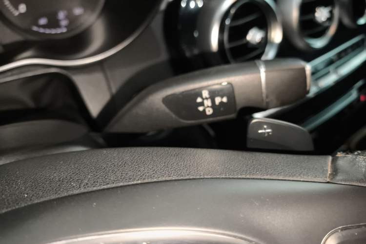 Used Mercedes-Benz GLC Coupe 2019 Facelift GLC 200 4MATIC Coupe SUV Gear Lever