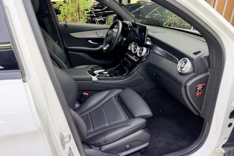 Used Mercedes-Benz GLC Coupe 2019 Facelift GLC 200 4MATIC Coupe SUV Interior 10