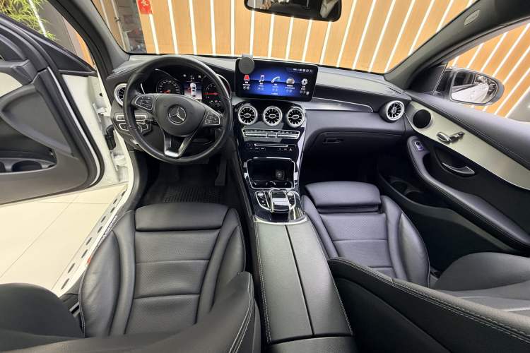 Used Mercedes-Benz GLC Coupe 2019 Facelift GLC 200 4MATIC Coupe SUV Interior 2