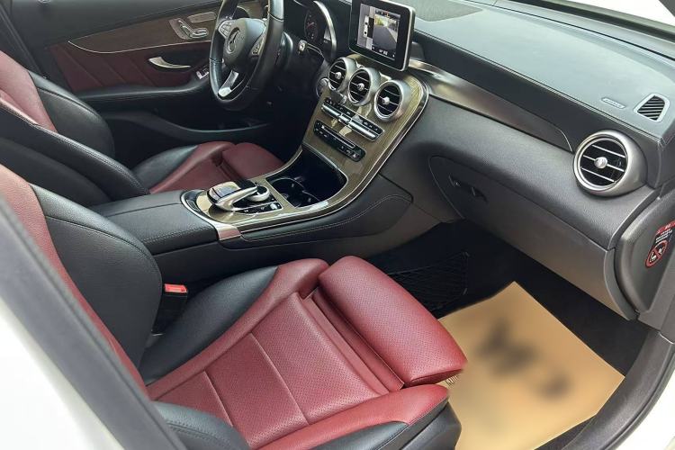 Used Mercedes-Benz GLC Coupe 2019 GLC 260 4MATIC Coupe SUV Interior 3