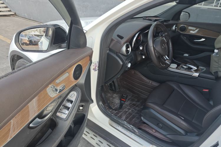 Used Mercedes-Benz GLC Coupe 2019 Facelift GLC 260 4MATIC Coupe SUV Interior 3