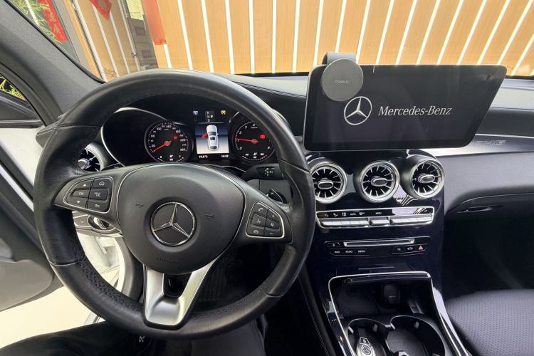 Used Mercedes-Benz GLC Coupe 2019 Facelift GLC 200 4MATIC Coupe SUV Interior 3