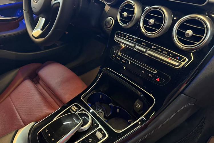 Used Mercedes-Benz GLC Coupe 2019 Facelift GLC 200 4MATIC Coupe SUV Interior 4