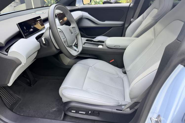 Used Mercedes-Benz GLC Coupe 2019 Facelift GLC 200 4MATIC Coupe SUV Interior 5