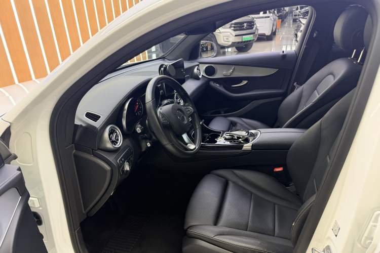 Used Mercedes-Benz GLC Coupe 2019 Facelift GLC 200 4MATIC Coupe SUV Interior 6