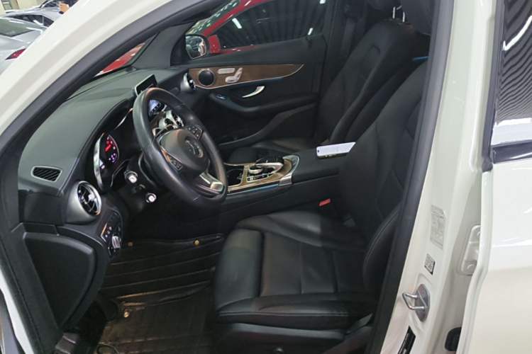 Used Mercedes-Benz GLC Coupe 2019 Facelift GLC 260 4MATIC Coupe SUV Left Front Seat