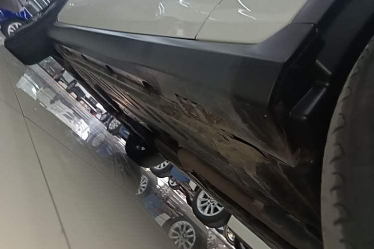 Used Mercedes-Benz GLC Coupe 2019 Facelift GLC 200 4MATIC Coupe SUV Right Side Sill