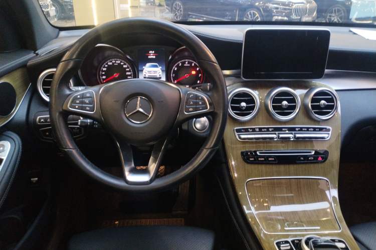 Used Mercedes-Benz GLC Coupe 2019 GLC 260 4MATIC Coupe SUV Steering Wheel