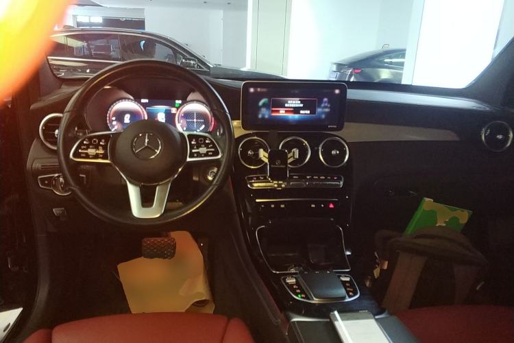 Used Mercedes-Benz GLC Coupe 2020 GLC 260 4MATIC Coupe SUV Center Console