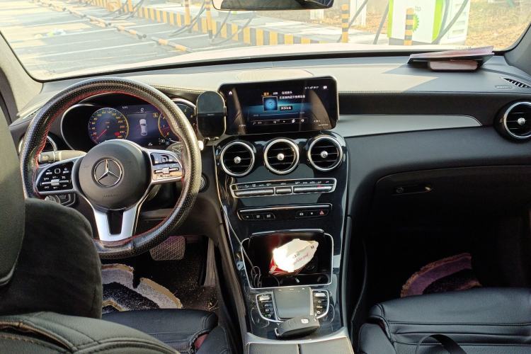 Used Mercedes-Benz GLC Coupe 2020 GLC 260 4MATIC Coupe SUV Center Console