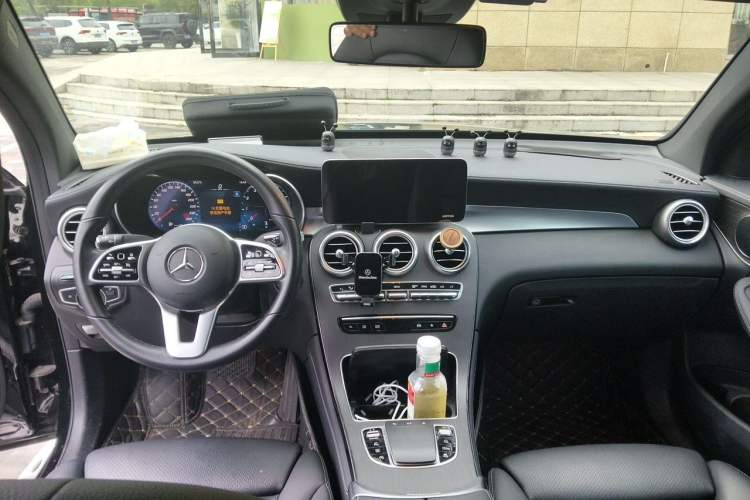 Used Mercedes-Benz GLC Coupe 2020 GLC 300 4MATIC Coupe SUV Center Console