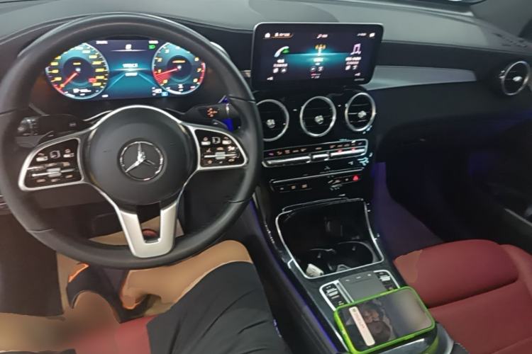 Used Mercedes-Benz GLC Coupe 2020 GLC 260 4MATIC Coupe SUV Center Console