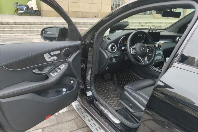 Used Mercedes-Benz GLC Coupe 2020 GLC 300 4MATIC Coupe SUV Driver Seat
